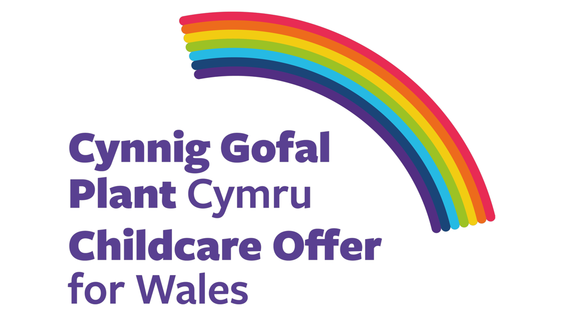 Childcare Offer For Wales logo bilingual